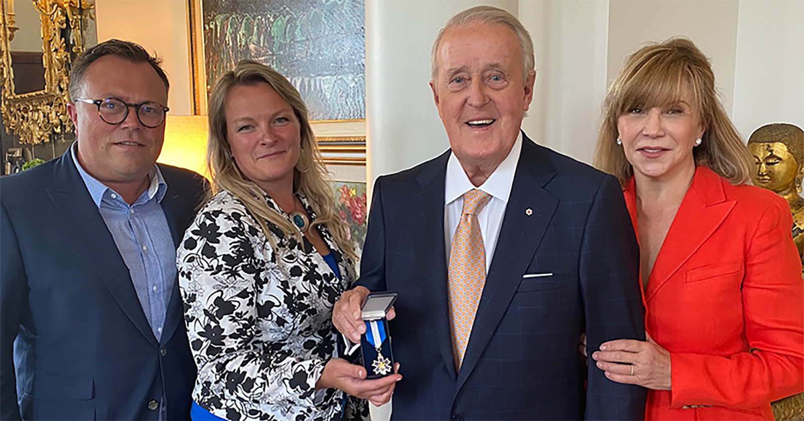 Former PM Mulroney awarded Estonian Central Council in Canada Award of Merit